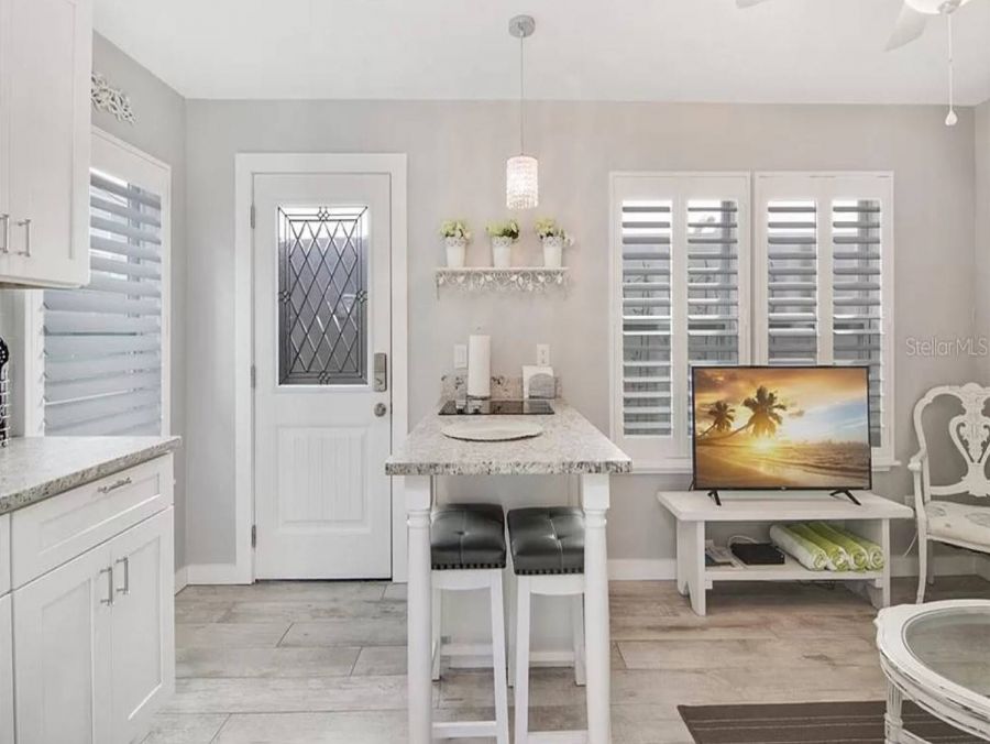 Beachside One Bedroom Rental Cottage in Clearwater Beach