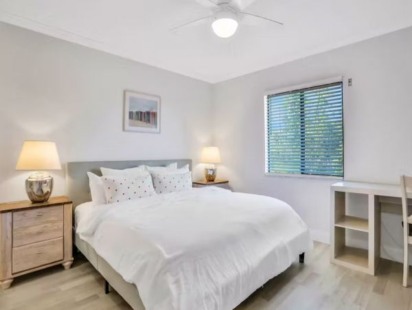 Clearwater Cozy Two Bedroom Vacation Rental 100 Yards from the Beach