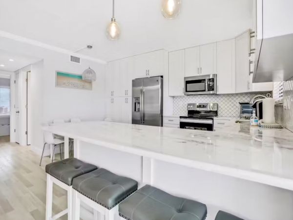 Clearwater Cozy Two Bedroom Vacation Rental 100 Yards from the Beach