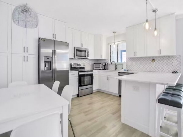 Clearwater Cozy Two Bedroom Vacation Rental 100 Yards from the Beach