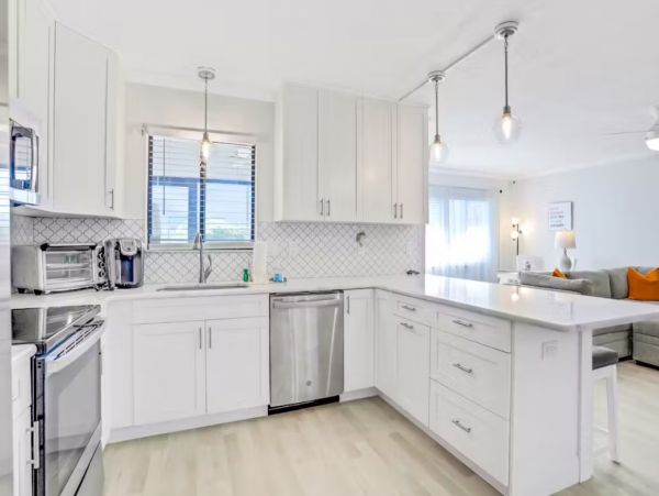 Clearwater Cozy Two Bedroom Vacation Rental 100 Yards from the Beach