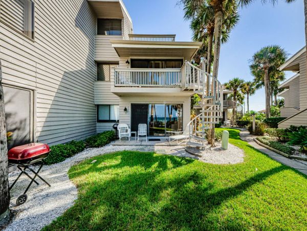 Belleair Beach Vacation Condo 3 Bedroom & Stunning Gulf views