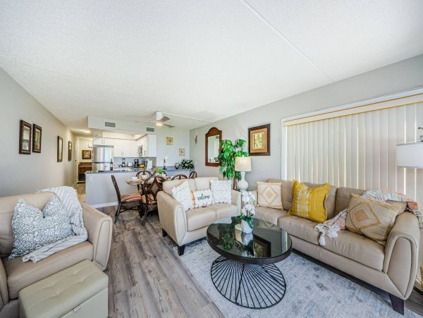 Belleair Beach Vacation Condo 3 Bedroom & Stunning Gulf views