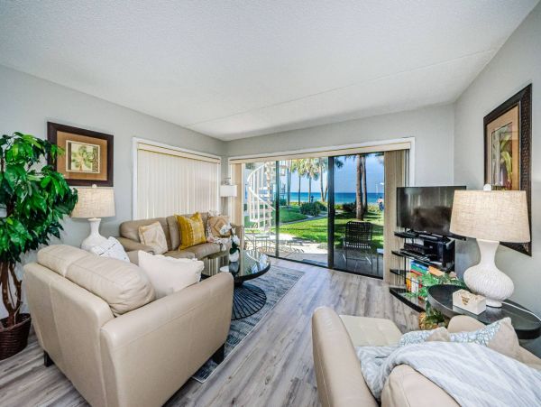 Belleair Beach Vacation Condo 3 Bedroom & Stunning Gulf views