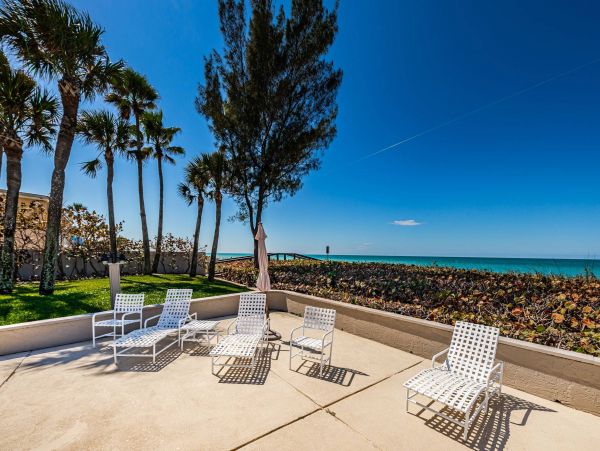 Belleair Beach Vacation Condo 3 Bedroom & Stunning Gulf views