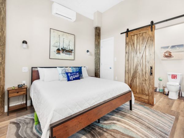 Navarre Vacation Home Steps to Beach Sleeps 20 Guests