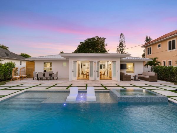 Naples Vacation Home 3 Bedrooms & High-End Swimming Pool