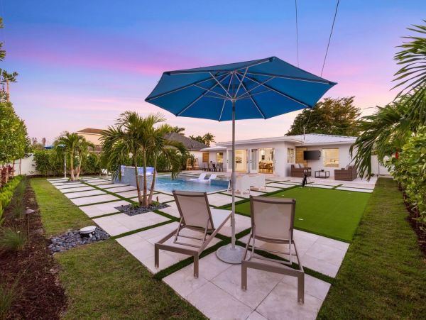Naples Vacation Home 3 Bedrooms & High-End Swimming Pool