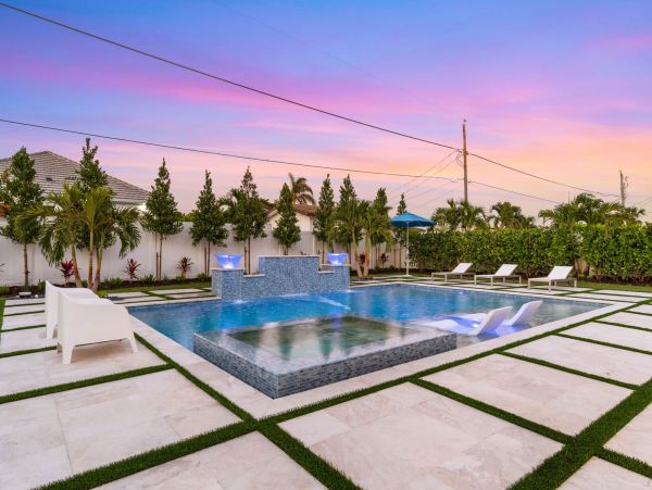 Naples Vacation Home 3 Bedrooms & High-End Swimming Pool