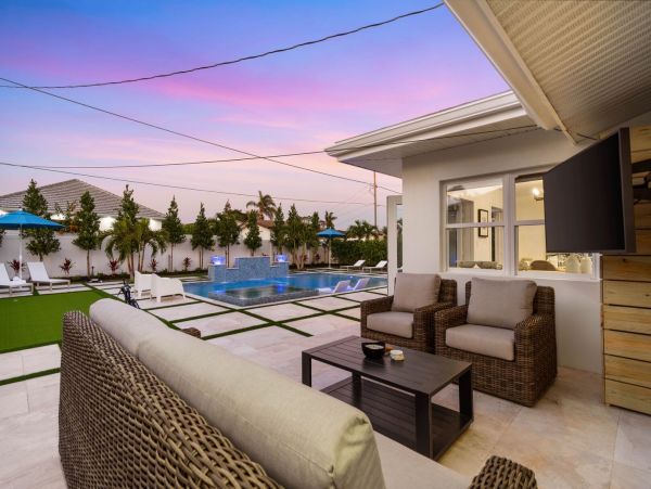Naples Vacation Home 3 Bedrooms & High-End Swimming Pool