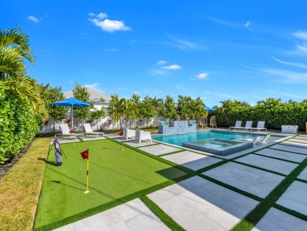 Naples Vacation Home 3 Bedrooms & High-End Swimming Pool