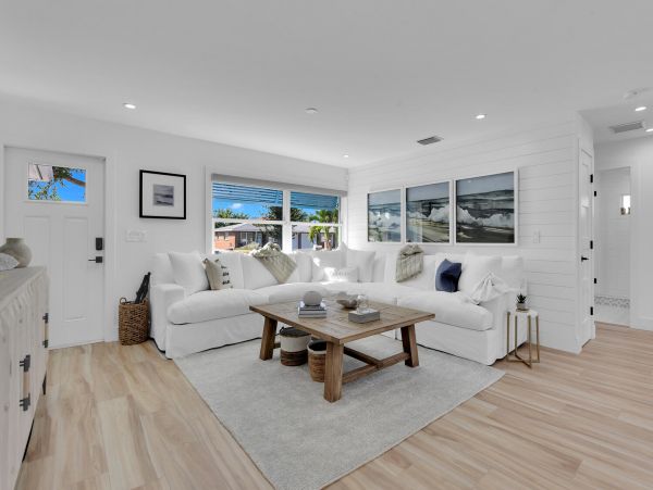 Naples Vacation Home 3 Bedrooms & High-End Swimming Pool