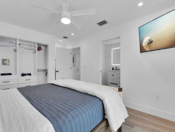 Naples Vacation Home 3 Bedrooms & High-End Swimming Pool
