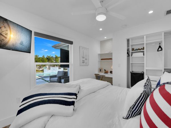 Naples Vacation Home 3 Bedrooms & High-End Swimming Pool