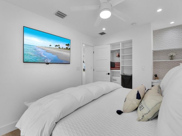 Naples Vacation Home 3 Bedrooms & High-End Swimming Pool