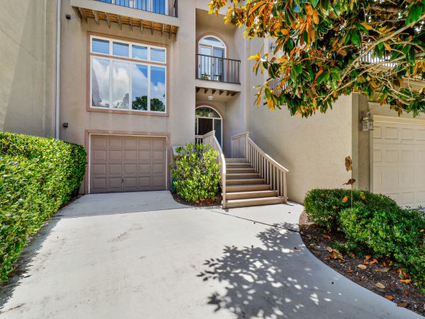 Hilton Head Beautiful Townhouse Sleeps Guests