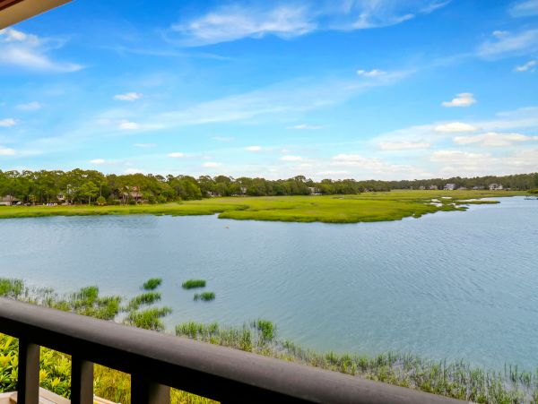 Hilton Head Beautiful Townhouse Sleeps Guests