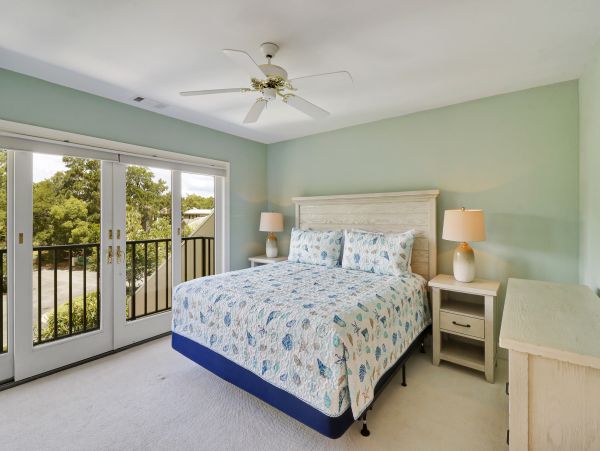 Hilton Head Beautiful Townhouse Sleeps Guests