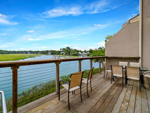 Hilton Head Beautiful Townhouse Sleeps Guests