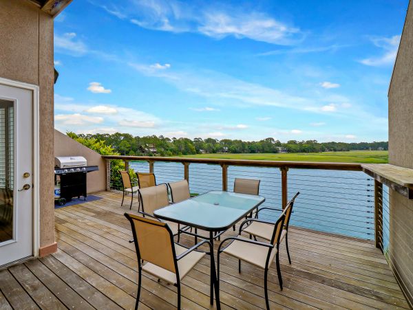 Hilton Head Beautiful Townhouse Sleeps Guests