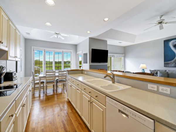 Hilton Head Beautiful Townhouse Sleeps Guests