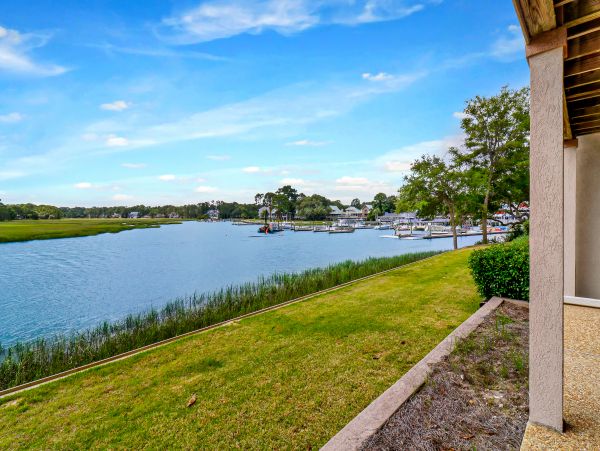 Hilton Head Beautiful Townhouse Sleeps Guests