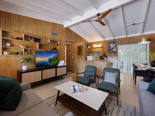 Anna Maria Island Beach House Rental 2-Bedroom Mid-Century Bungalow Near Pine Ave