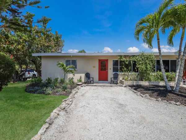 Anna Maria Island Beach House Rental 2-Bedroom Mid-Century Bungalow Near Pine Ave