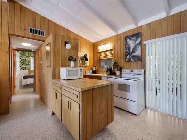 Anna Maria Island Beach House Rental 2-Bedroom Mid-Century Bungalow Near Pine Ave