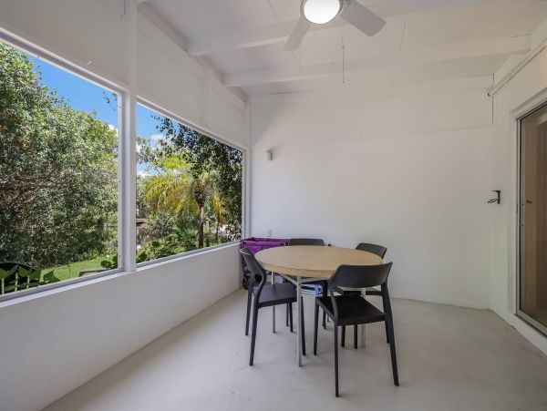 Anna Maria Island Beach House Rental 2-Bedroom Mid-Century Bungalow Near Pine Ave