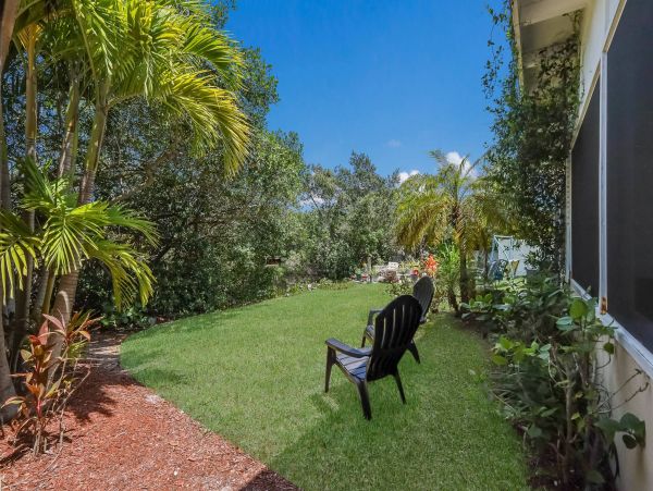 Anna Maria Island Beach House Rental 2-Bedroom Mid-Century Bungalow Near Pine Ave