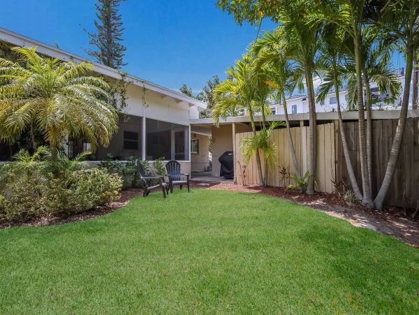 Anna Maria Island Beach House Rental 2-Bedroom Mid-Century Bungalow Near Pine Ave