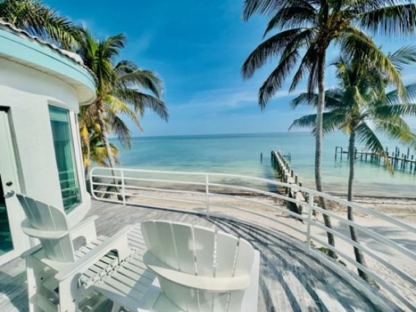 Modern 4 Bedroom Oceanfront Rental