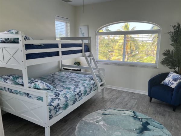 Modern 4 Bedroom Oceanfront Rental