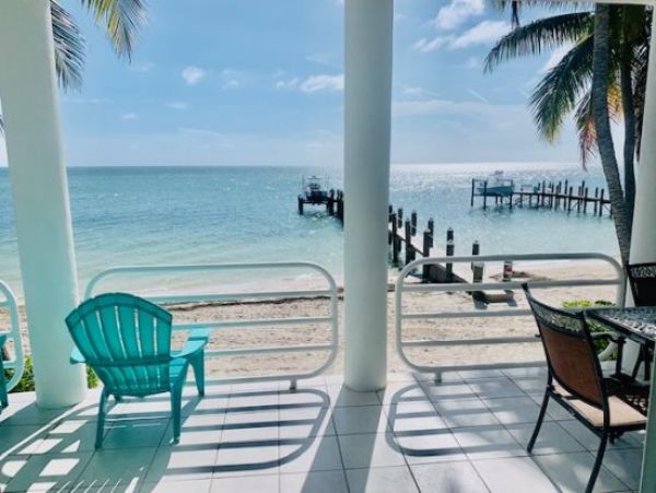 Modern 4 Bedroom Oceanfront Rental