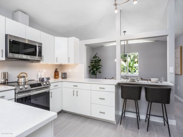 Beautiful Contemporary Home Fully Renovated with Saltwater Pool in Sarasota