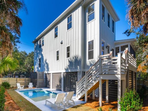 Five Bedroom Isle of Palms Vacation Pool Home Walk to Beach