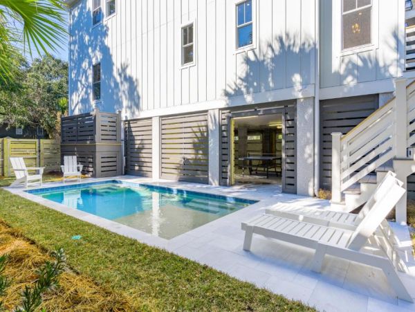 Five Bedroom Isle of Palms Vacation Pool Home Walk to Beach