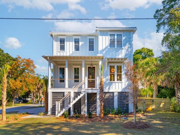 Five Bedroom Isle of Palms Vacation Pool Home Walk to Beach