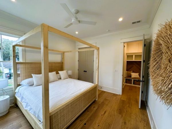 Five Bedroom Isle of Palms Vacation Pool Home Walk to Beach