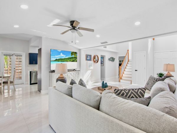 Siesta Key Vacation Rental Luxury 4-Bedroom Canal-Front Home with Pool & Dock