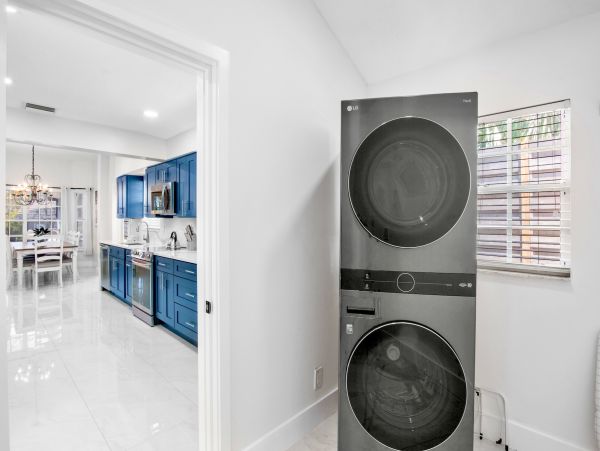 Siesta Key Vacation Rental Luxury 4-Bedroom Canal-Front Home with Pool & Dock