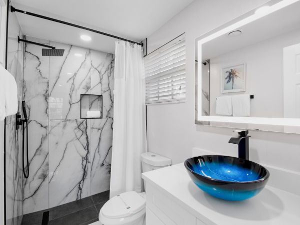 Siesta Key Vacation Rental Luxury 4-Bedroom Canal-Front Home with Pool & Dock