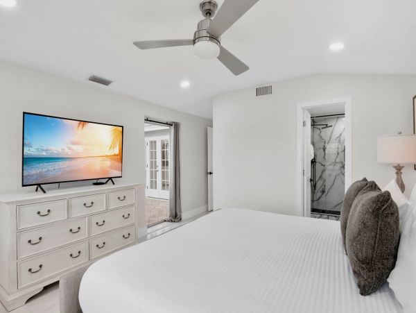 Siesta Key Vacation Rental Luxury 4-Bedroom Canal-Front Home with Pool & Dock