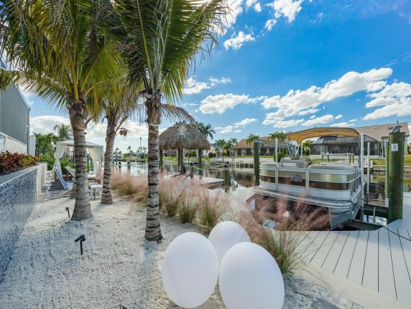 Lovely Cape Coral Vacation Home Sleeps Ten Guests