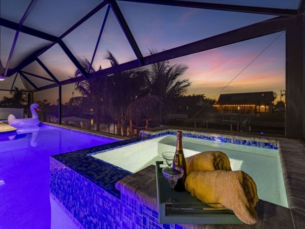Lovely Cape Coral Vacation Home Sleeps Ten Guests
