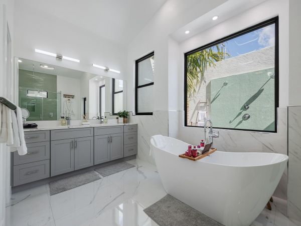 Lovely Cape Coral Vacation Home Sleeps Ten Guests