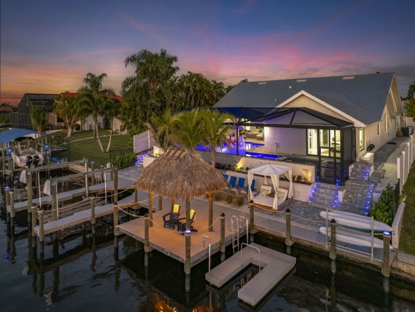Lovely Cape Coral Vacation Home Sleeps Ten Guests