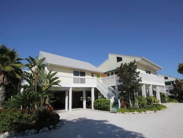 Longboat Key Two Bedroom Vacation Condo with Beach Across the Street