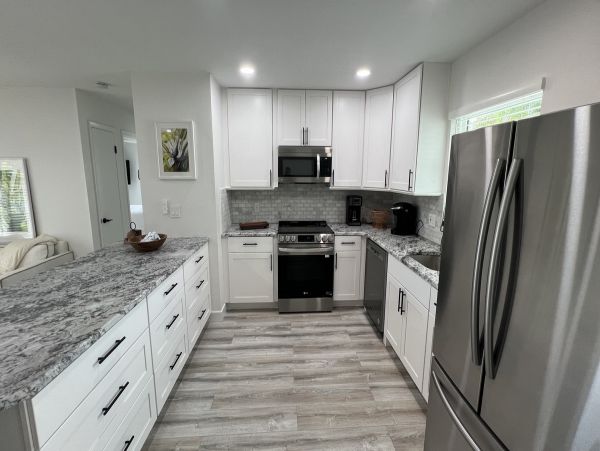 Beautiful Single-Level Home with Patio in Bradenton